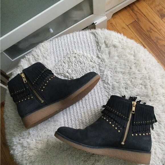 Ugg Sz 7 black fringe boots w rubber wedge sole - Picture 10 of 10